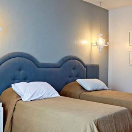 King'S Royale Hotel And Resort Bacolor Bagian luar foto