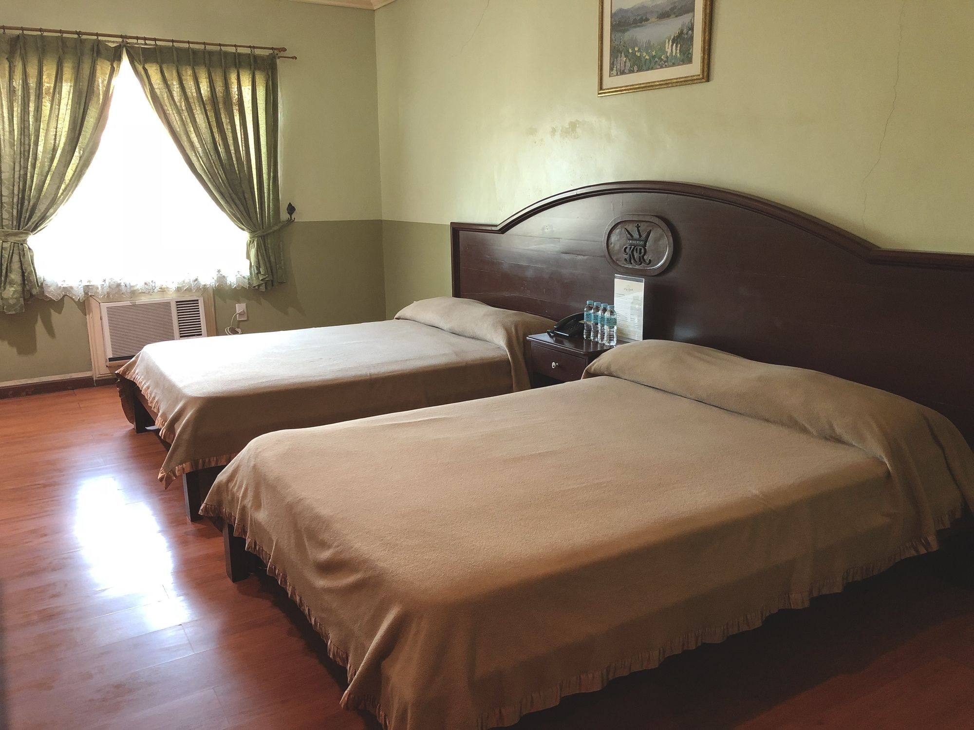 King'S Royale Hotel And Resort Bacolor Bagian luar foto